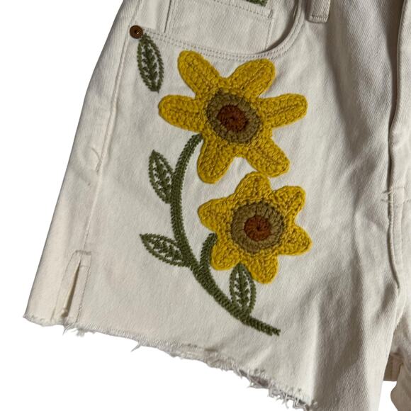 Blank NYC The Reeve Sunflower Floral Embroidered White Denim Shorts 27 - Picture 6 of 13